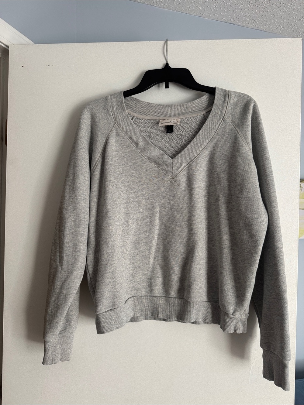 Universal threads V neck sweatshirt